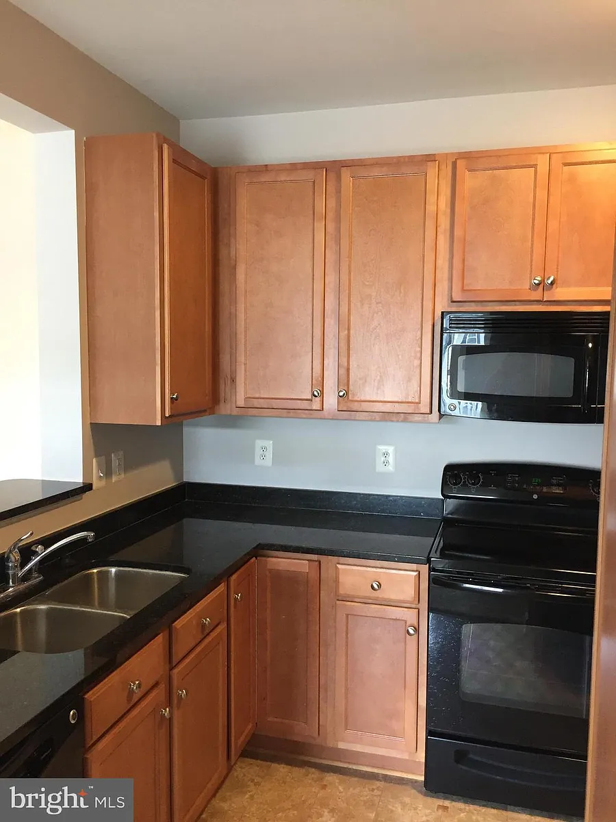 Building Photo - 6163 Willow Pl #301