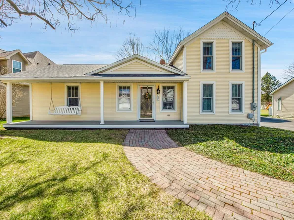 635 Brighton Lake Rd, Brighton, MI 48116