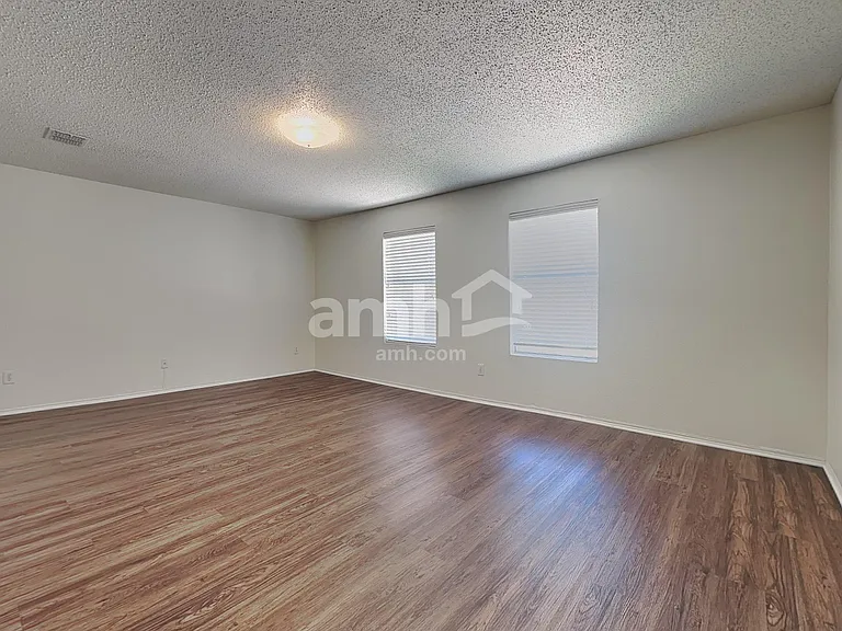 8724 Hunters Creek Ct — Photo 9