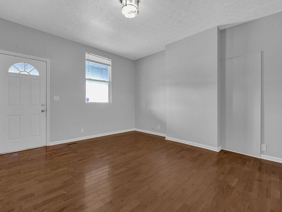 Spacious living room