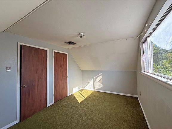 5th image of 10144 Stephen Dr