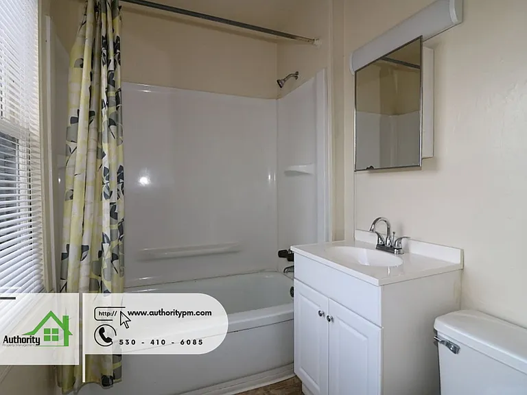 2124 Pine St — Photo 8