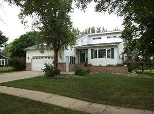 2202 16th Ave NW, Aberdeen, SD 57401