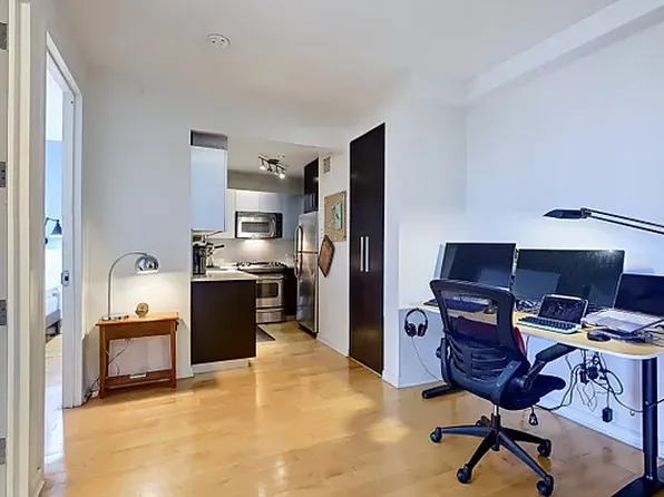 13-11 Jackson Avenue image 3 of 7