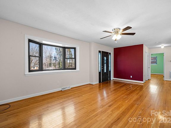 4th image of 2546 Holly Hills Ave