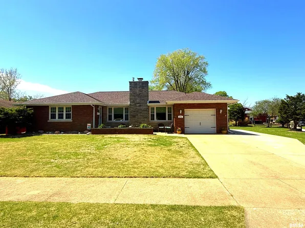 1711 Short Dr, Pekin, IL 61554