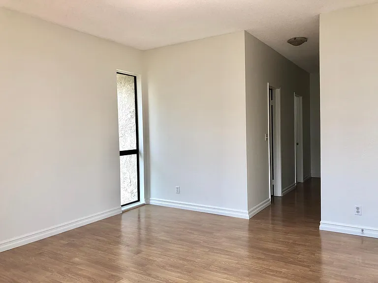 Master Bedroom (2nd view)