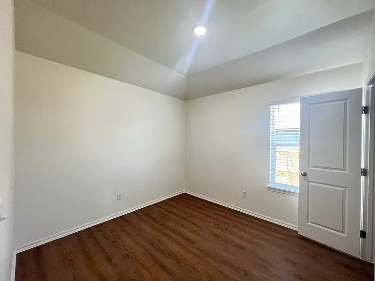 10622 SW 17th Ct — Photo 8