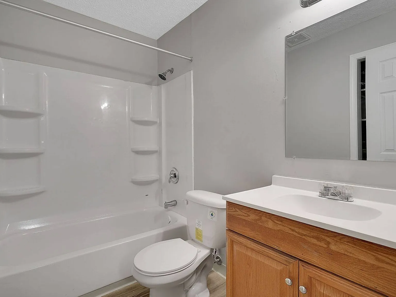Springhurst East Apartments — Photo 4