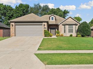 1187 Blue Willow Ave, Fayetteville, AR 72701