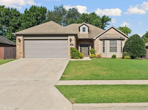 1187 Blue Willow Ave, Fayetteville, AR 72701