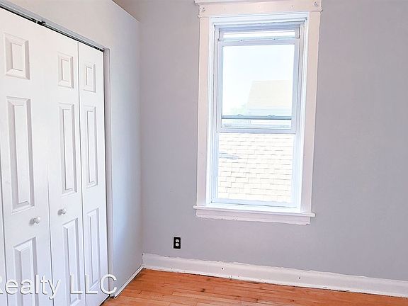 3rd image of 3341 S Lituanica Ave #11328394