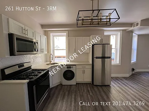 261 Hutton St Photo 1