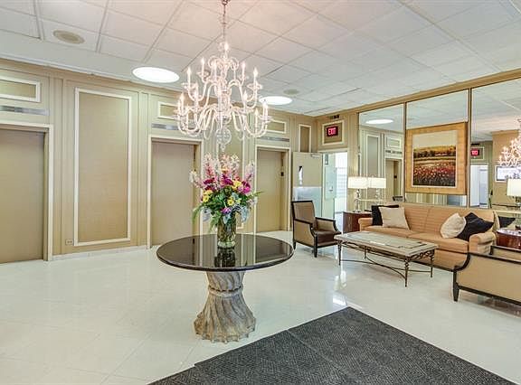 3rd image of 4466 W Pine Blvd APT 24
