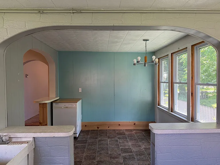 110 E Snow St — Photo 8