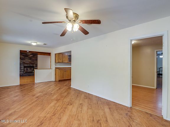 2nd image of 23083 Montebella Rd