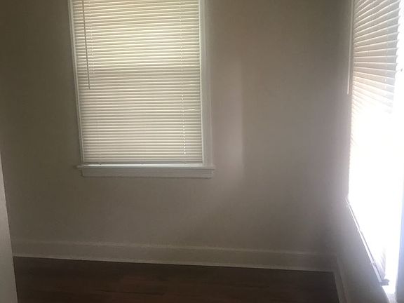 4th image of 1902 Oak St