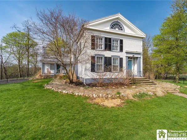 62 N Portage St, Westfield, NY 14787