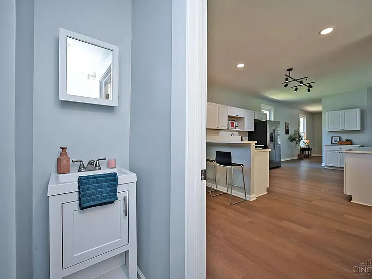 226 Congress Ave — Photo 16