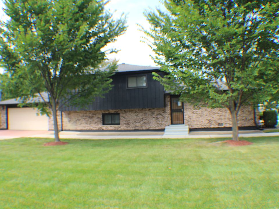 2nd image of 163 E 122nd Pl