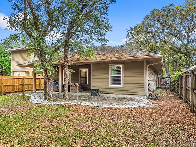 302 Palm Blvd N — Photo 35