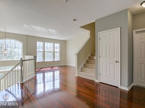 3rd image of 8751 Stonehouse Dr