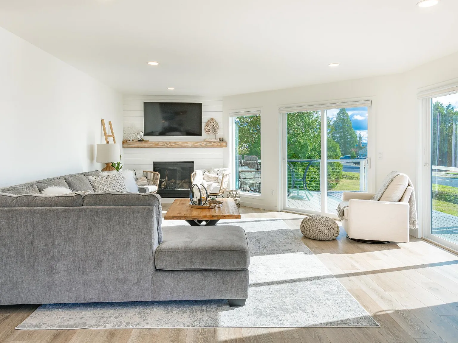 3 bed, 2.5 bath, 2513 sqft, $4,000 — Photo 3