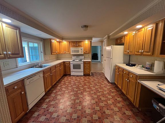5th image of 71 Cobb Brook Dr