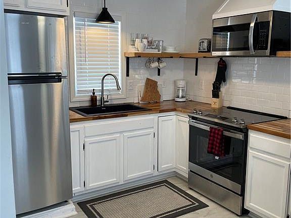 3rd image of 70 Weaver Rd