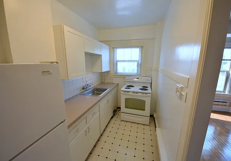Sherwood Apartments — Photo 34