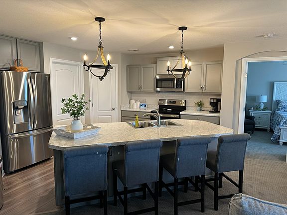 3rd image of 756 Yorkshire Dr