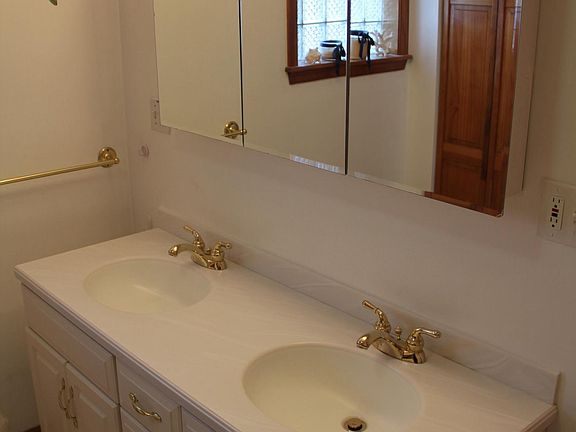 Double Vanity in the bathroom