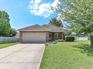 1004 Glen Oaks Dr, Nixa, MO 65714