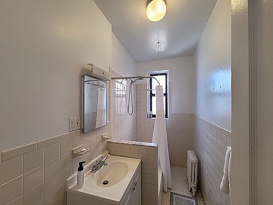 5th image of 2808 35th St APT 4