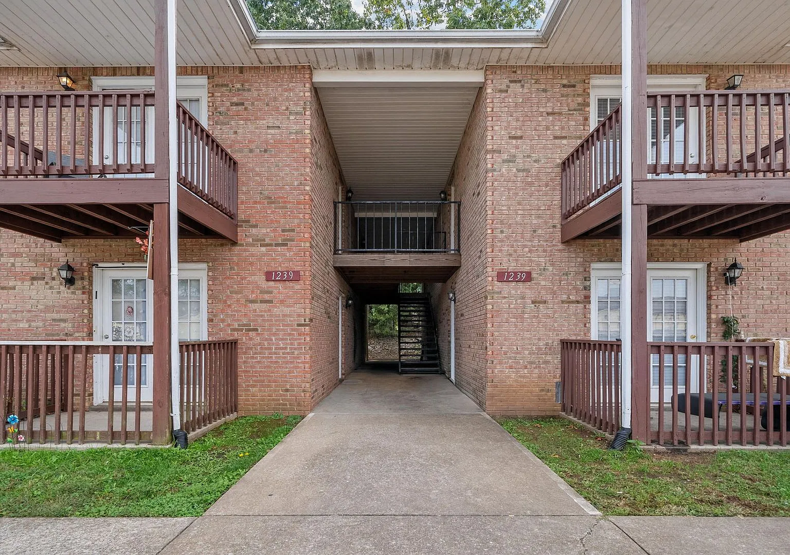 Parkway Pl - 1251 — Photo 2