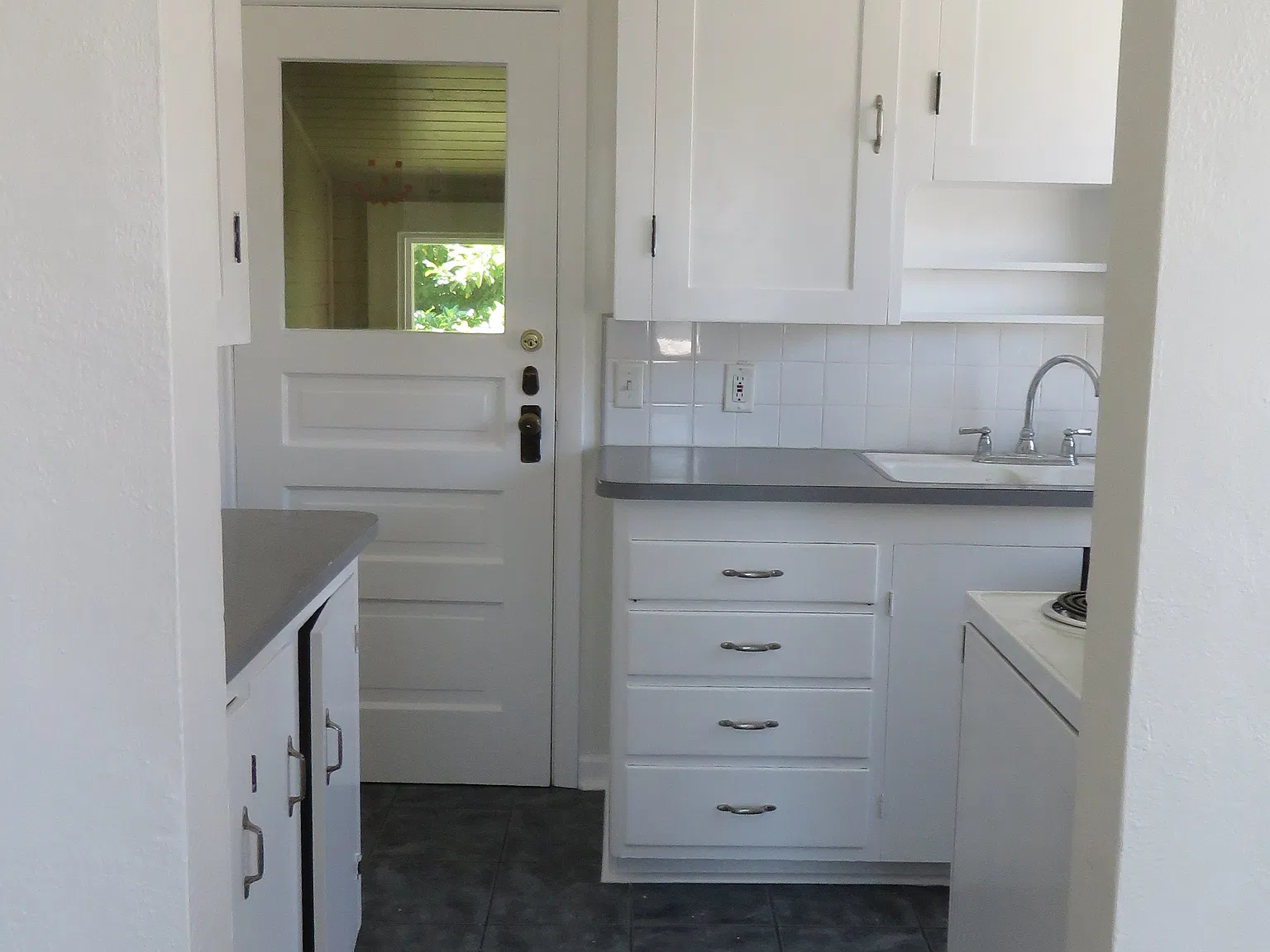 3 bed, 1600 sqft, $850 — Photo 2