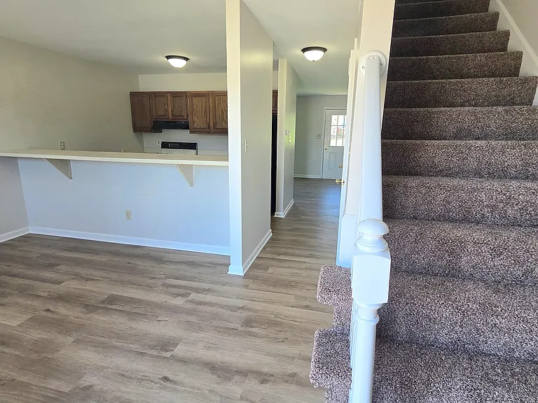 204 Strawberry Ln — Photo 1