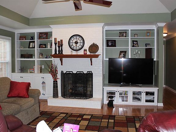 3rd image of 3337 Lake Shore Dr