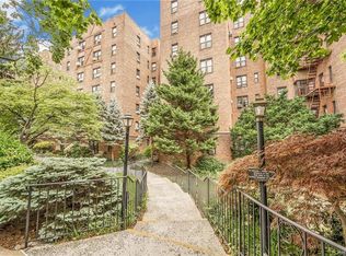 142 Garth Rd APT 3R, Scarsdale, NY 10583