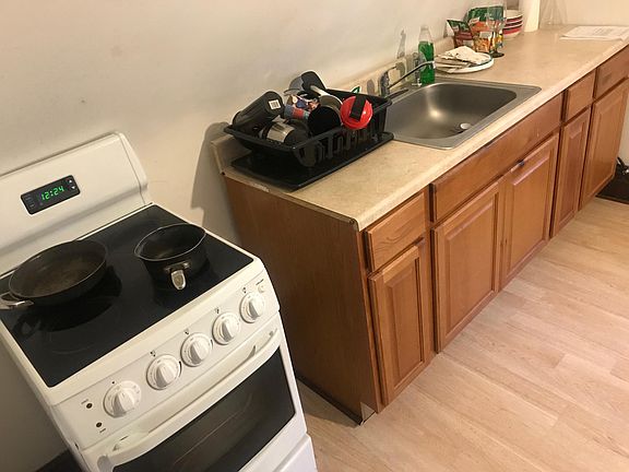 4th image of 390 Lincoln Ave