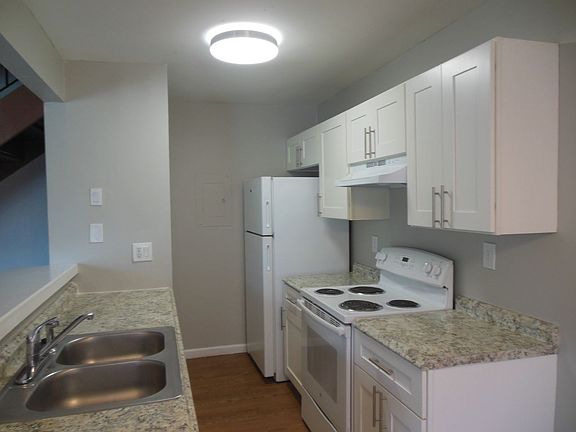 2nd image of 828 E Tiffany Dr APT 3
