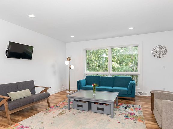 4th image of 4131 Woodside Ct NE