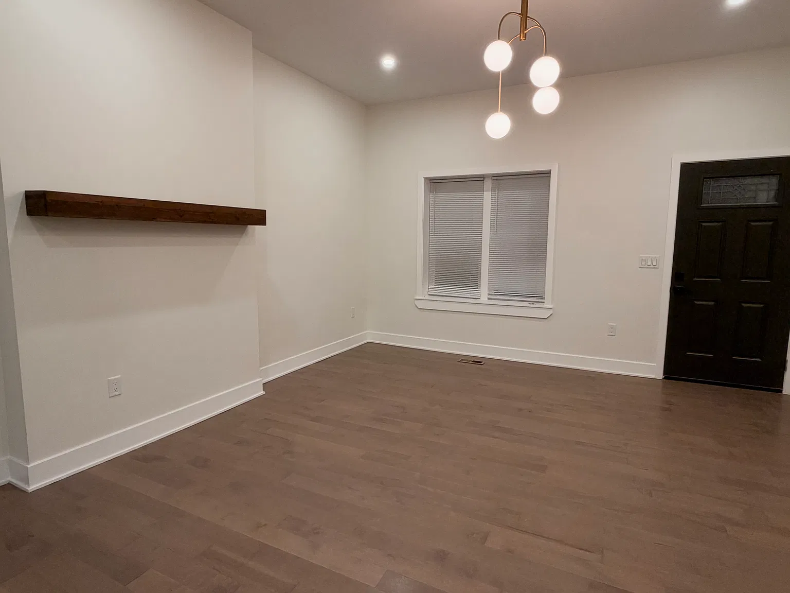 4 bed, 2.5 bath, 1920 sqft, $5,000 — Photo 4