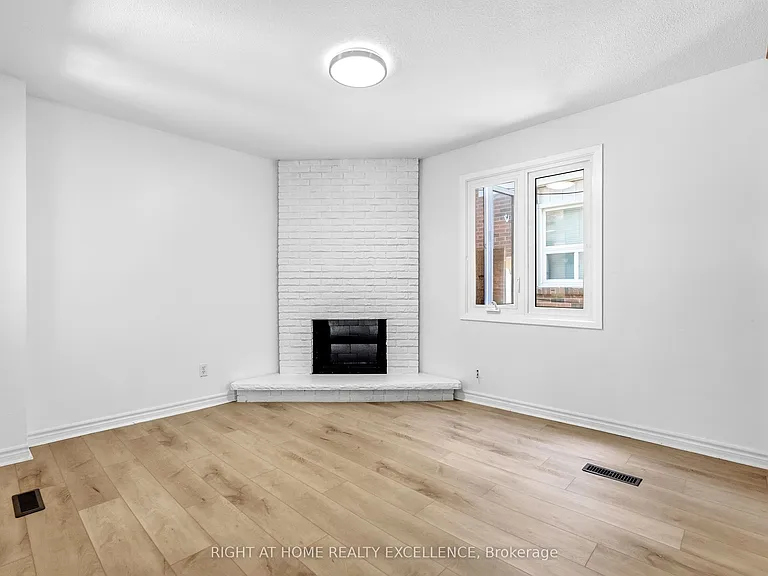 10 Banting Cres #UPPER — Photo 19