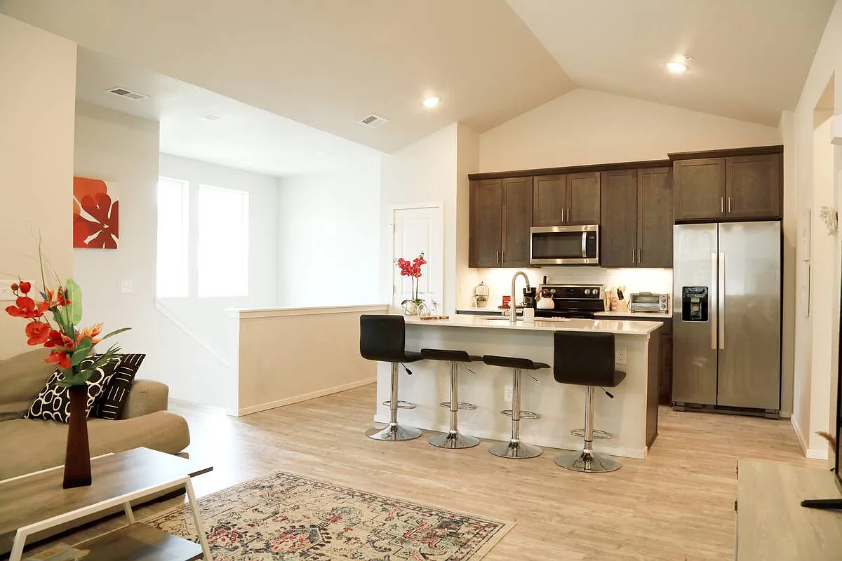 2 bed, 1166 sqft, $2,350 — Photo 1