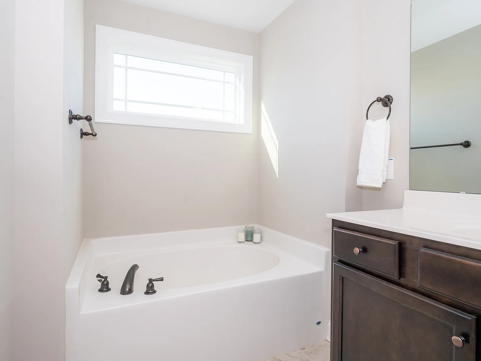 4 bed, 2493 sqft, $2,800 — Photo 4
