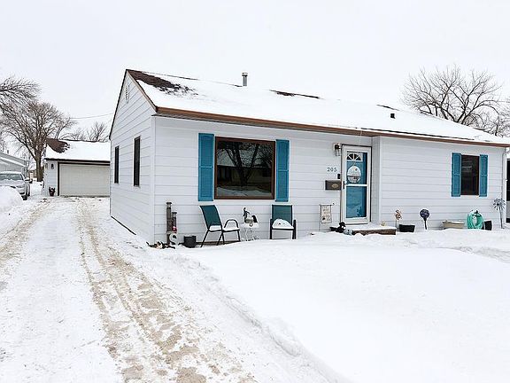 2nd image of 205 6th Ave W