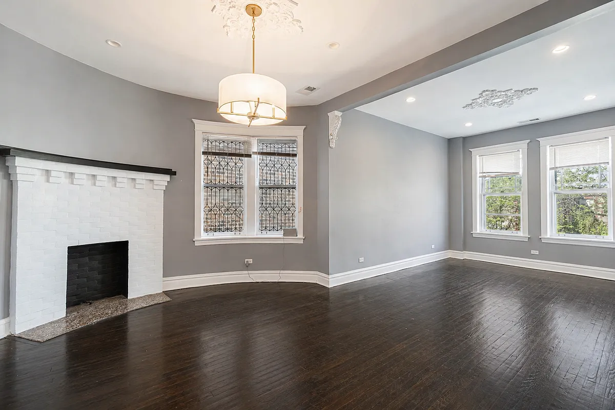 Photo 1 of 18 - 5343 N Winthrop Ave #3 - Chicago, IL Primary Photo - 5343 N Winthrop Ave #3