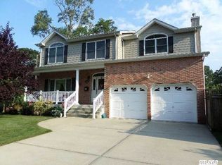 3946 William St, Seaford, NY 11783
