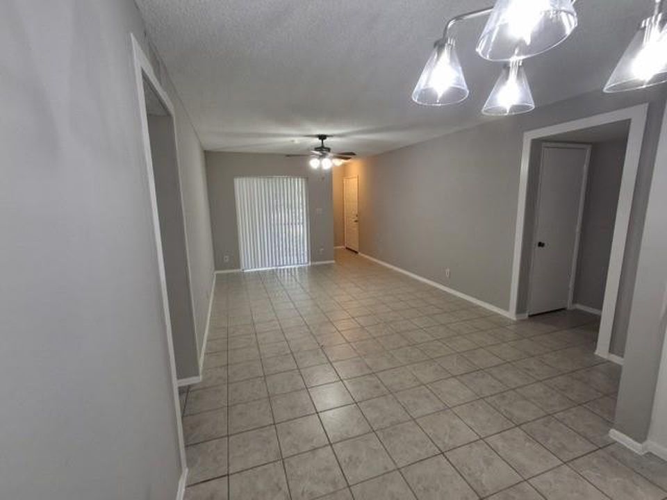 701 Gardens Dr APT 102, photo 4
